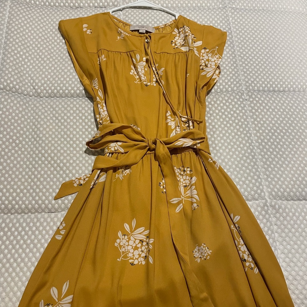 Loft size S mustard mid length dress